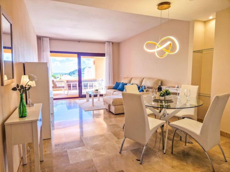 Appartement In Coto Real Duquesa - Sea View & Pools *
